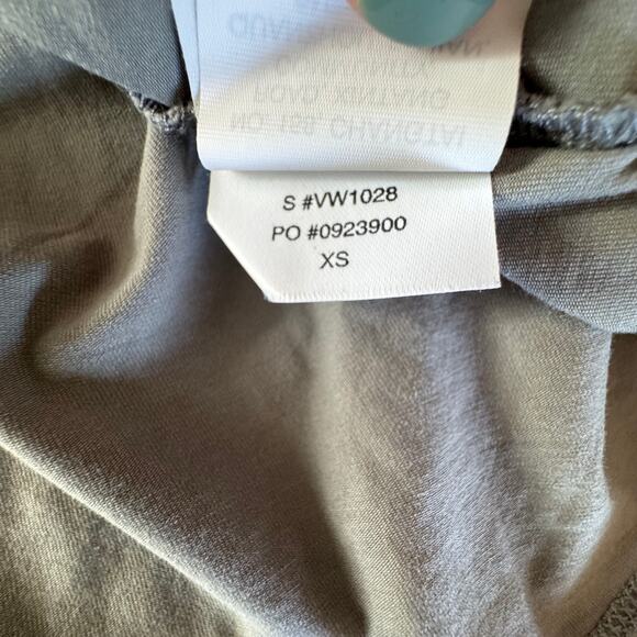 Vuori Women's Long-Sleeve Feather Tee - Size XS - Picture 3 of 6